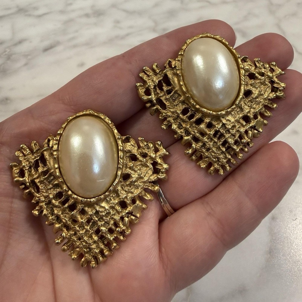 HUGE Matte Gold Tone Clip On Earrings Burlap Brutalist Faux Pearl Modernist 2"